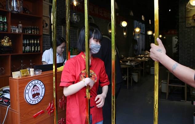 The restaurant offers discounts to customers who are slim enough to fit through the bars