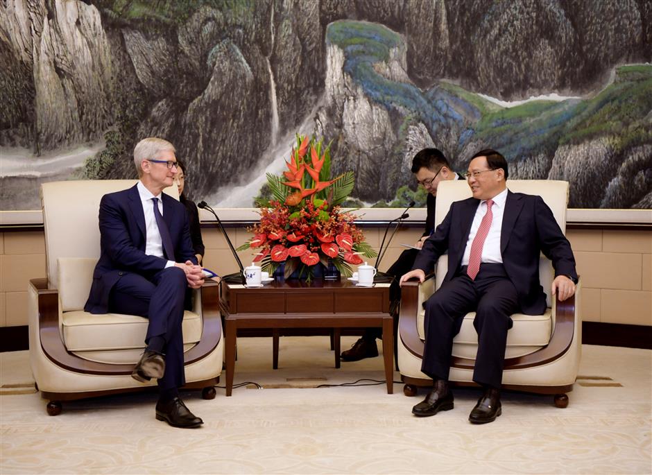 Shanghai Party Secretary Li Qiang meets Tim Cook CEO of Apple Inc