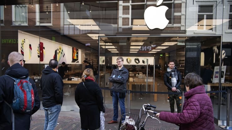 the Apple Store closed in Grote Houtstraat in Haarlem. Apple is closing all of its stores outside China until March 27 in a bid to slow the spread of the new coronavirus outbreak